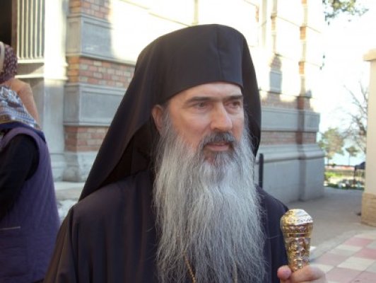 IPS Teodosie slujeşte la Mânăstirea Galeşu: Moşii de vară, pomenirea morţilor dinaintea Rusaliilor